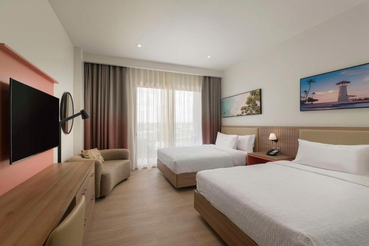 Hilton Garden Inn 拉罗马纳 外观 照片