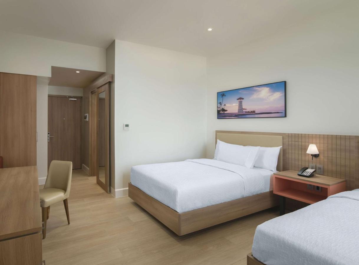 Hilton Garden Inn 拉罗马纳 外观 照片